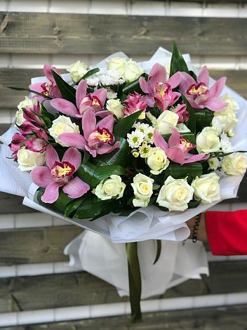 Букет цветов из: Розы и Хризантемы в Поселок НИИРП
