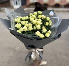 Букет Белые кустовые розы Солинеро в Поселок НИИРП